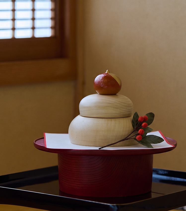 漆の鏡餅飾り
