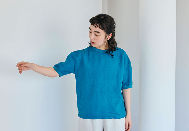 ゆったりとしたワイドシルエット