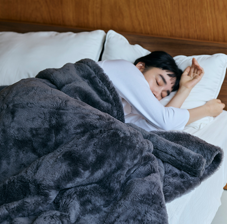 冬支度に欠かせない、ふかふかのブランケット
