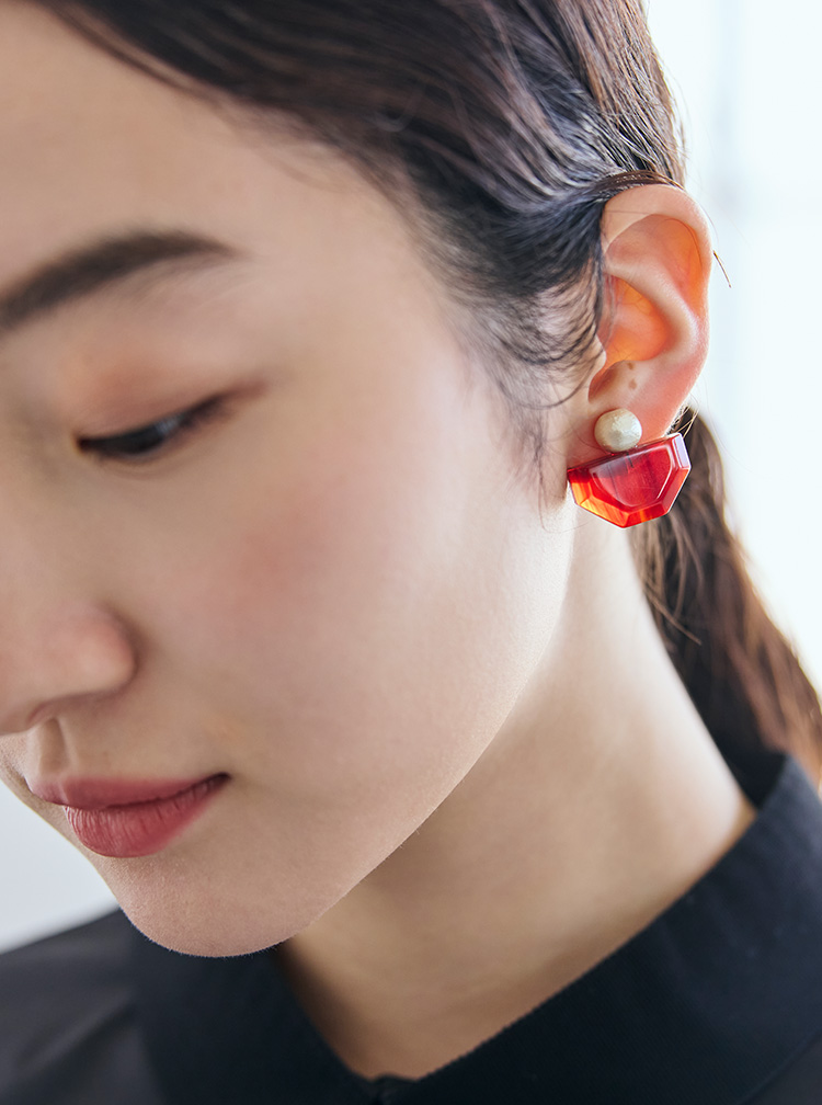 Sur コットンパールポスト 六角イヤリング 赤