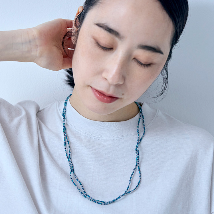 グラスビーズのネックレス