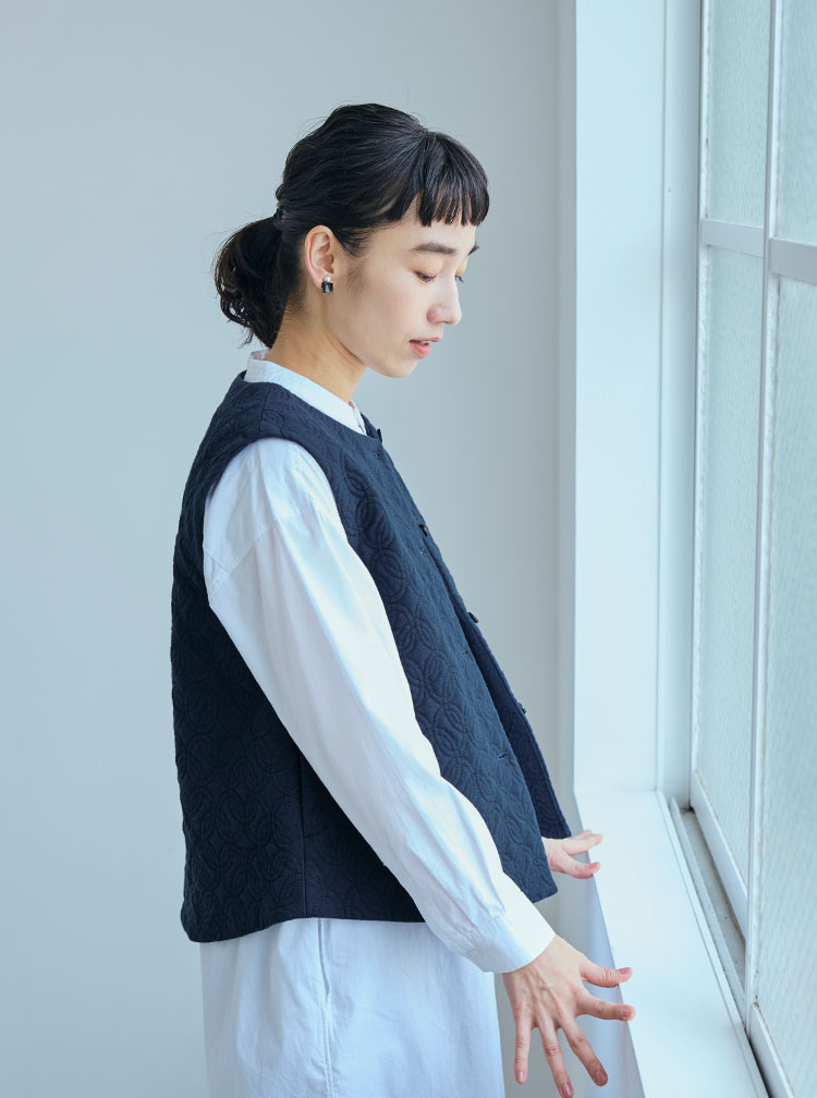 春の刺繍服
