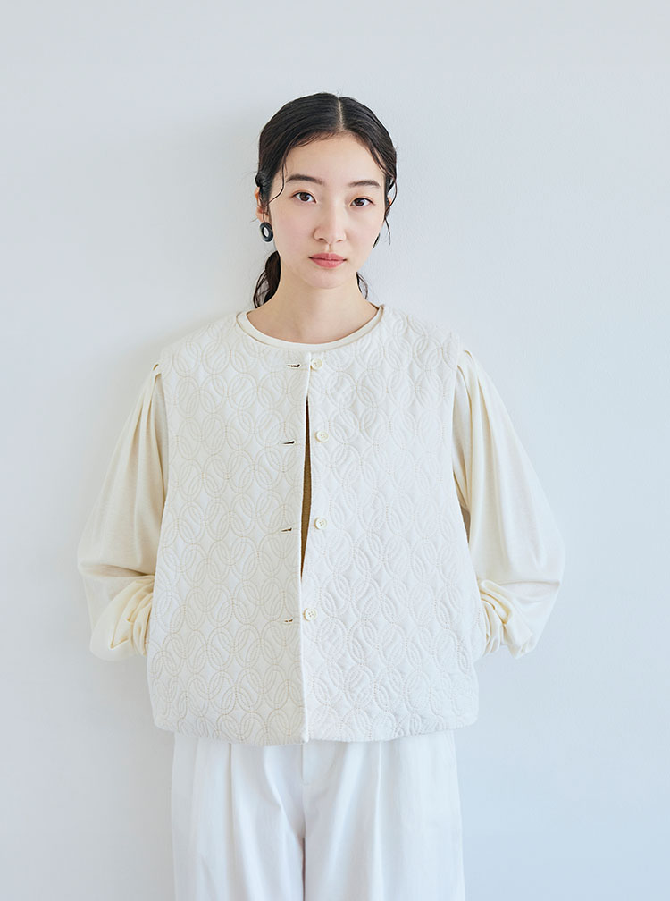 春の刺繍服