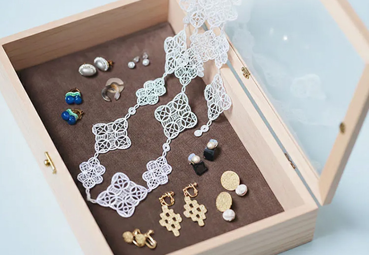 人気のサークルブローチに新色登場