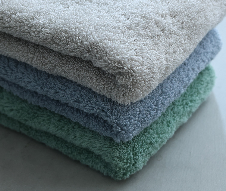 日本の情緒と清潔感を纏うカラー