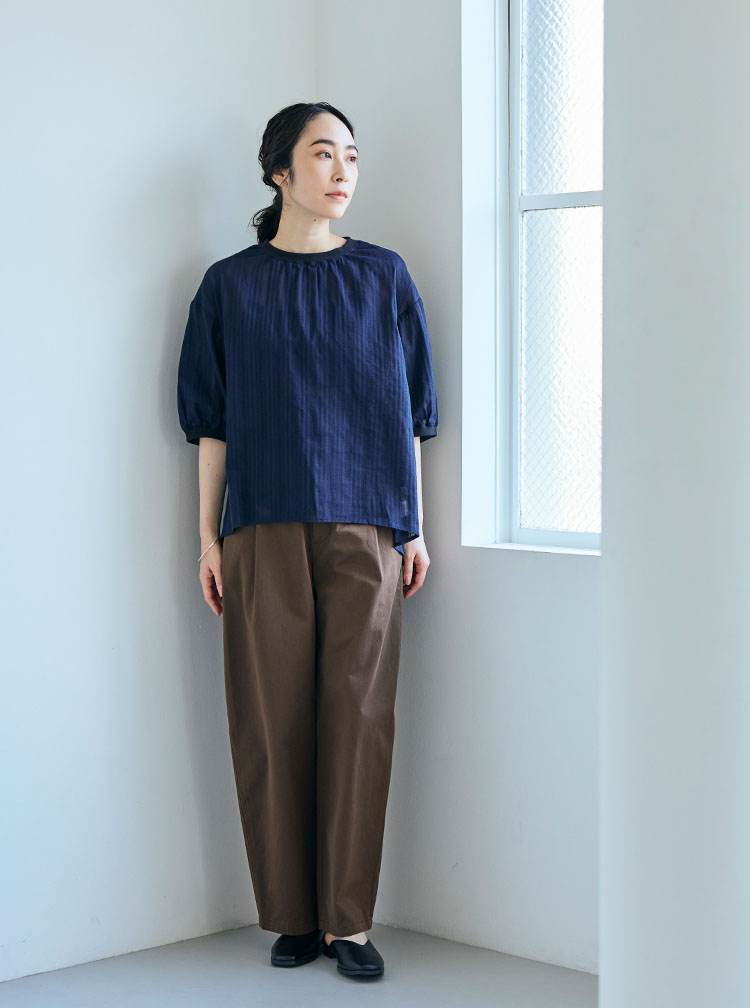 からみ織のプルオーバー／羽織りブラウス