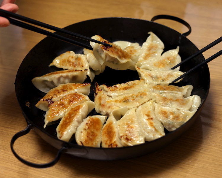 お昼の主役になる鉄鍋料理