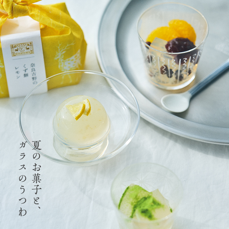 夏のお菓子とガラスのうつわ