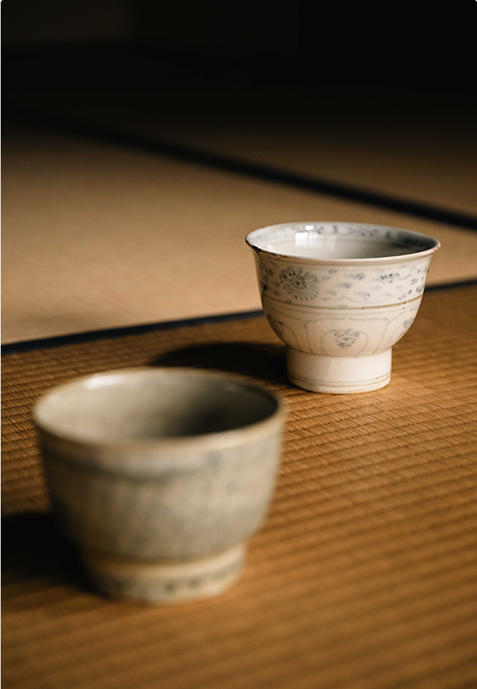 奥にあるのが安南の茶碗