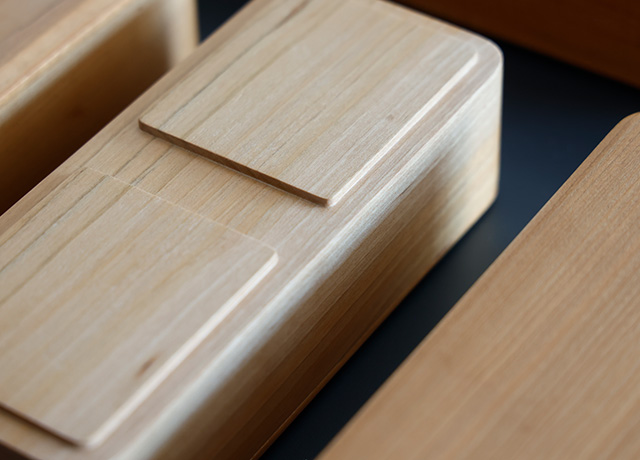 底部分につけたガイドにより、スタッキングも可能だ。