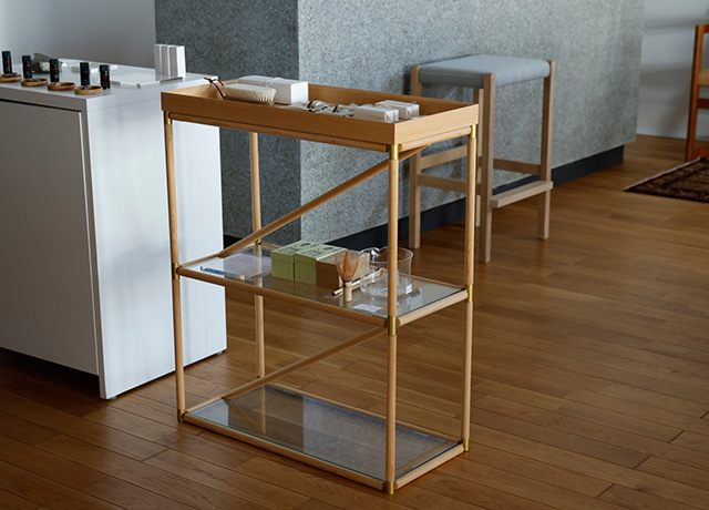 こちらはBRACEのシェルフ。