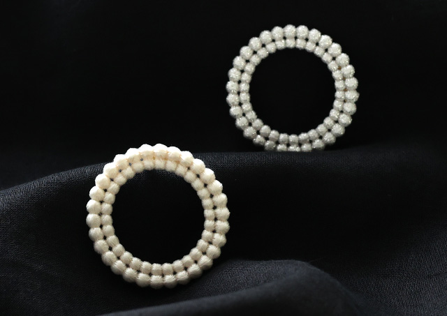 刺繍でつくったサークルブローチ