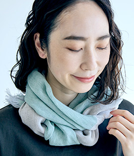 春の巻きものと帽子