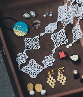 纏う、工芸アクセサリー