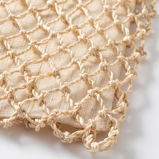 軽くて丈夫なアバカと手織り麻を使用