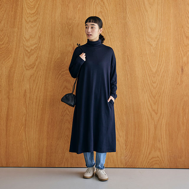 カットソーのように気軽に使えるニット