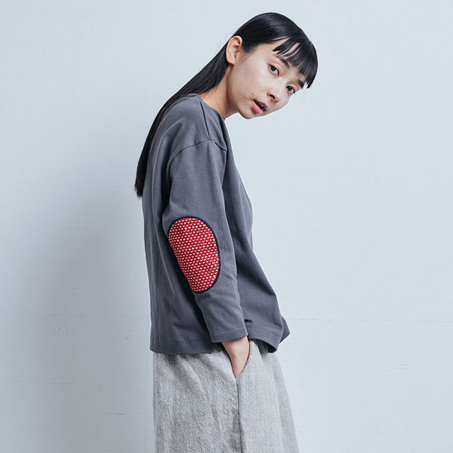 生地に奥行きを感じる立体的な織り目
