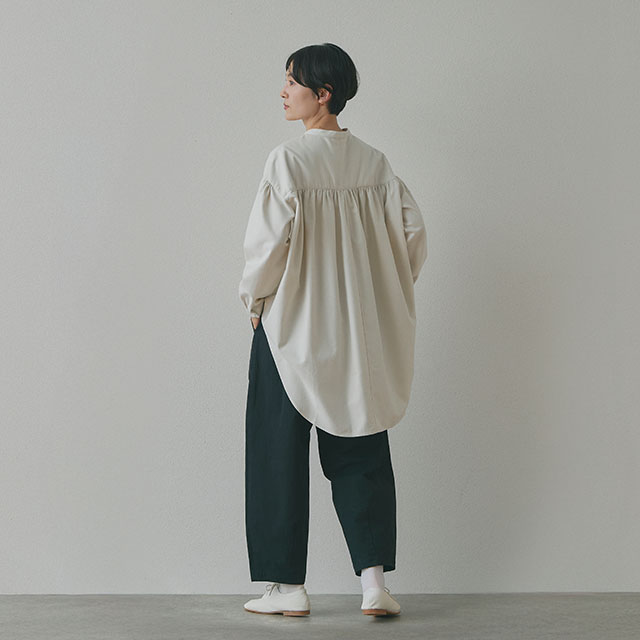 やわらかネルのバックギャザーロングブラウス