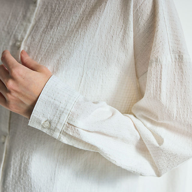 ドットドビーのブラウス