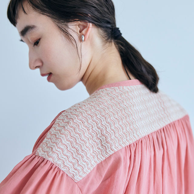 ラッセル編みのプルオーバー