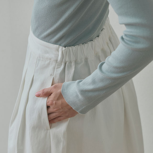 高密度ウェザーのストレートスカート