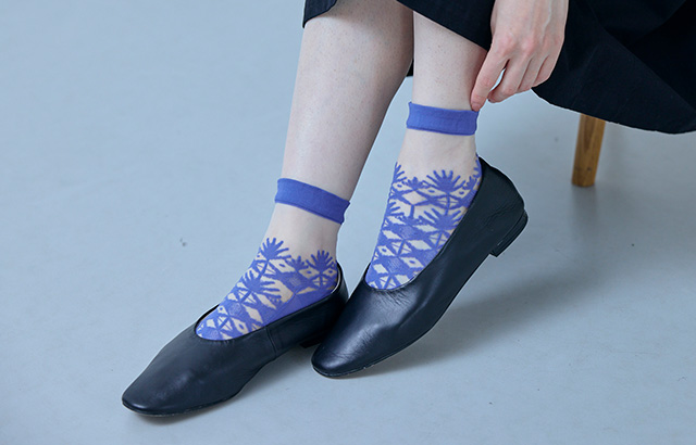 透かし編みの靴下で見た目に涼しくおしゃれに