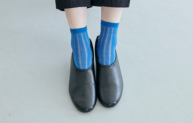 透かし編みの靴下で見た目に涼しくおしゃれに
