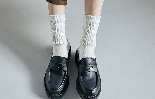 透かし編みの靴下で見た目に涼しくおしゃれに