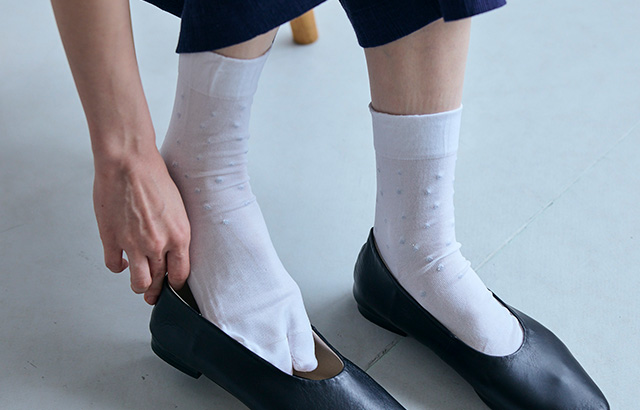 あたたかくなる季節にさらりと履ける足袋型