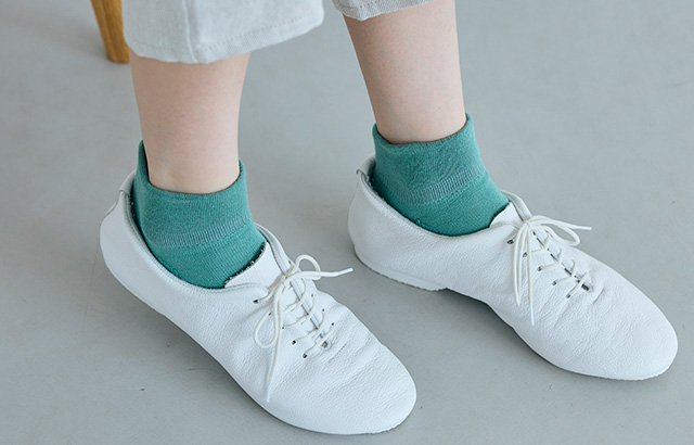 しめつけない、やさしい履き心地