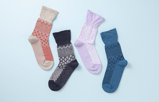 受け継がれた日本の色と柄を靴下にデザイン