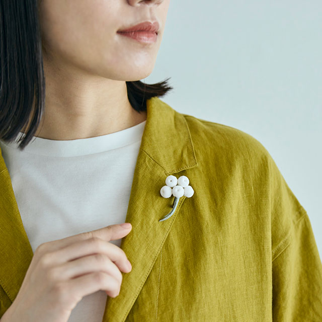 季節のブローチ