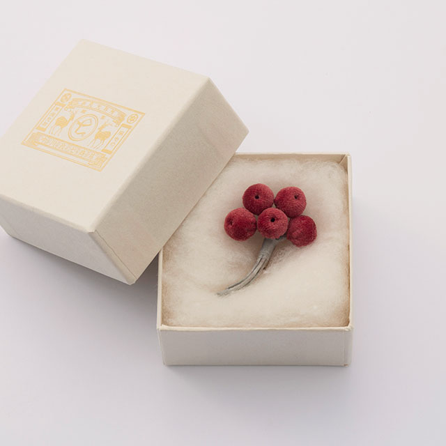 季節のブローチ