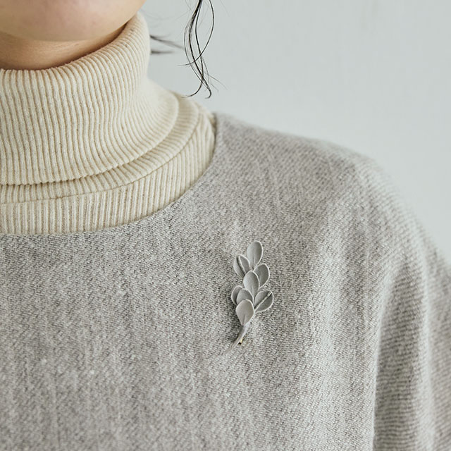 季節の葉　ブローチ