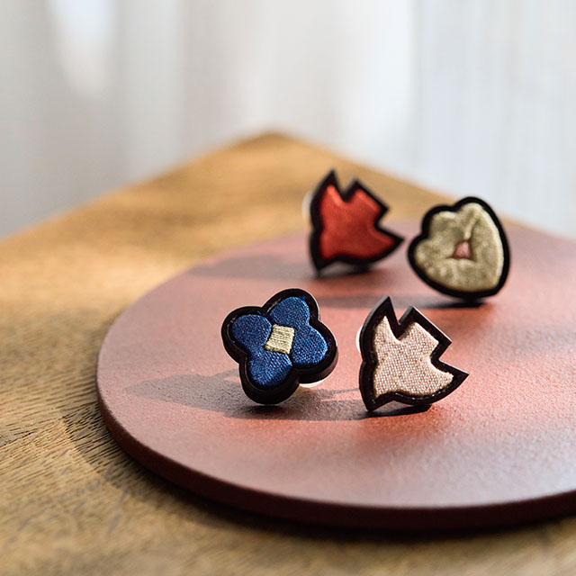 草木染めの木目込みアクセサリー