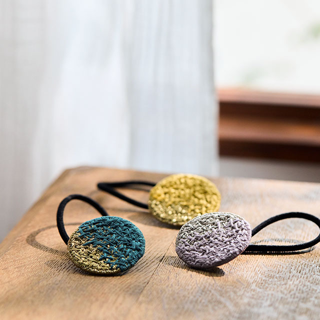 刺繍のヘアゴム