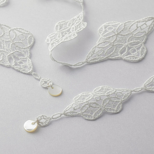 刺繍のラリエット