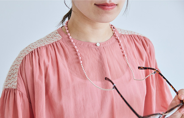 糸ならではの軽い着け心地のコード