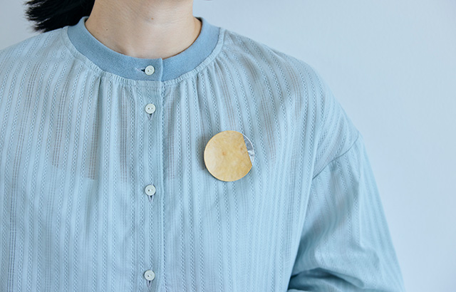 軽やかな表情を持つ竹のアクセサリー