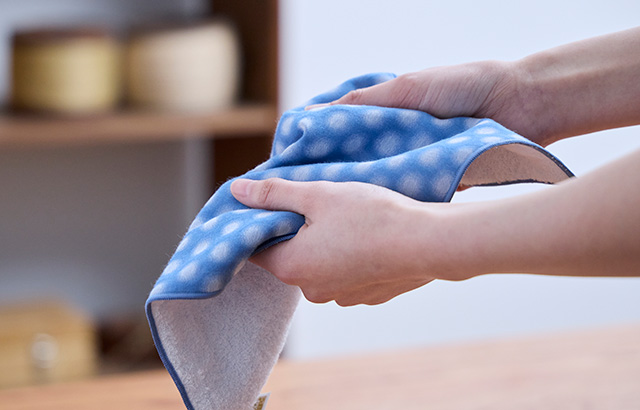 播州織のなめらかな肌触りと美しい光沢