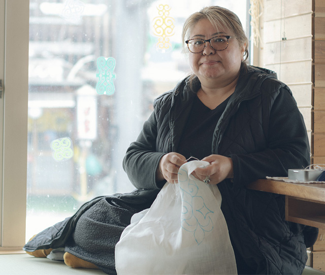 アイヌ工芸作家の河田泰子さんと作りました
