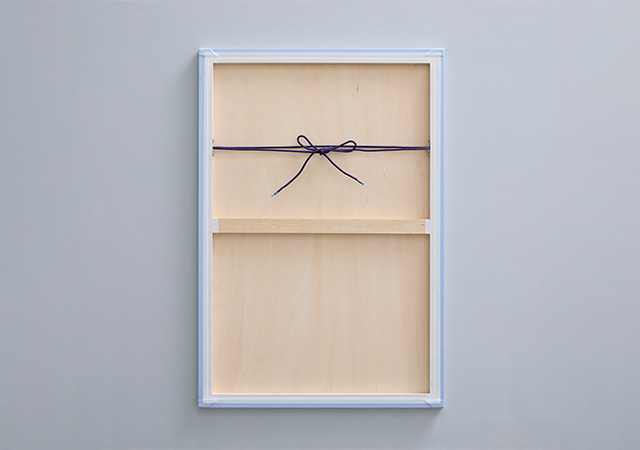 パネルには強度のある紐を付けています