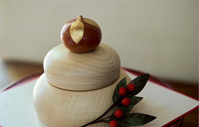 蒔絵の技法も用いた、表情豊かな橙