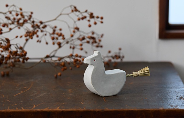 土のぬくもりを感じる信楽焼の干支飾り