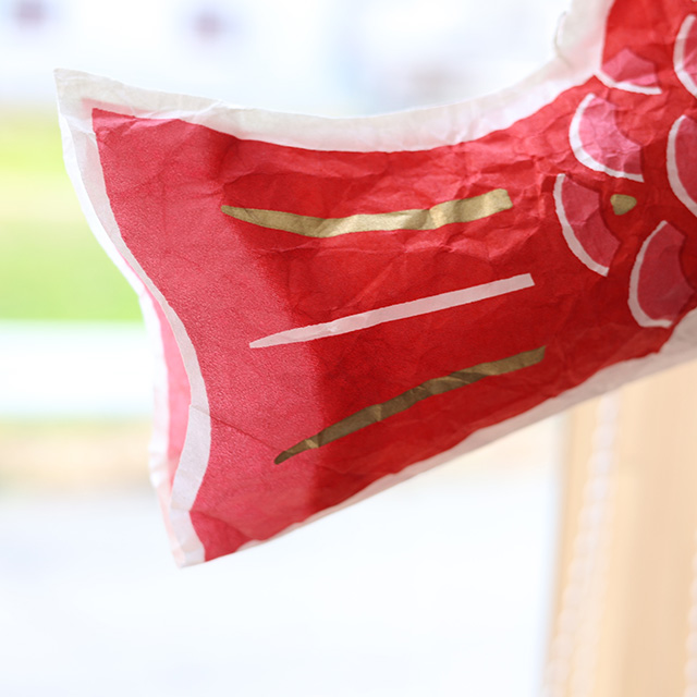 手漉き和紙を型染手染めともみ加工で丁寧に仕上げ