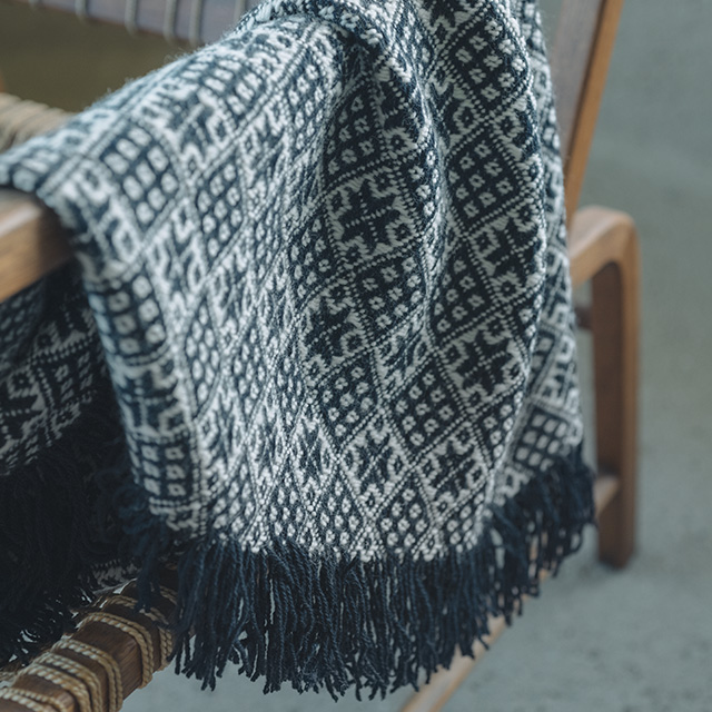 こぎん文様を織りで表現した上質なウールの布