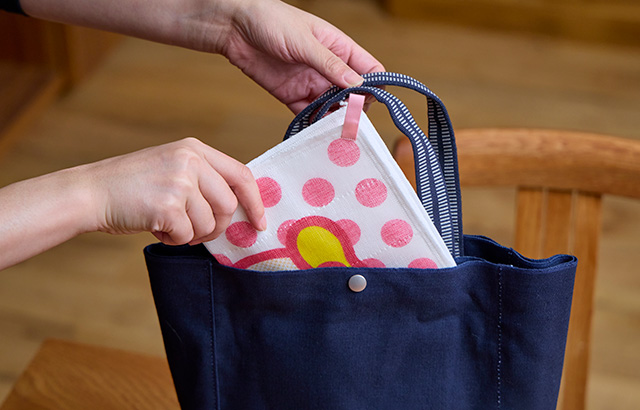 大胆なデザインにループがアクセント