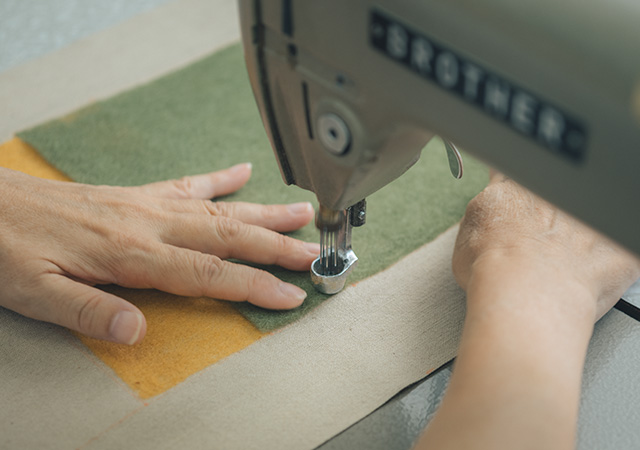 柔らかさとぬくもりを感じる、ニードルパンチの技法