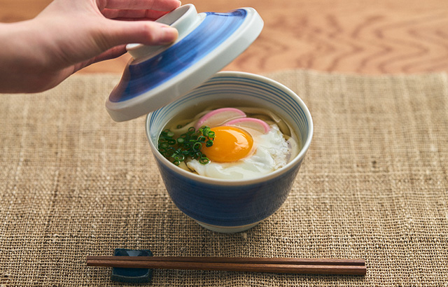 盛るだけで料理が宝物になる蓋付きどんぶり