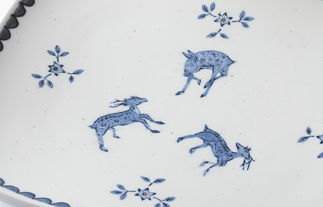 食卓の雰囲気を華やかにする四角い大皿